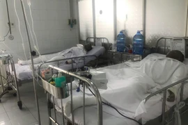 Hai bệnh nhân bỏng nặng nhất đang được chăm sóc đặc biệt tại Khoa Phỏng – Phẫu thuật tạo hình, Bệnh viện Chợ Rẫy. (Ảnh: Đinh Hằng/TTXVN)