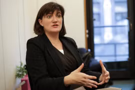 Nghị sỹ Anh Nicky Morgan phát biểu với báo giới tại thủ đô London. (Ảnh: AFP/ TTXVN)