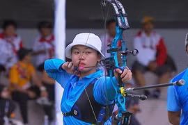 Nữ cung thủ Kiều Oanh mang về cho đoàn Thể thao Việt Nam tấm huy chương đầu tiên tại SEA Games 29. (Nguồn: hanoi.gov.vn)