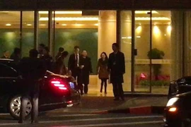 Phái đoàn Triều Tiên do Phó Chủ tịch Ban chấp hành Trung ương đảng Lao động Triều Tiên Kim Yong-chol (thứ 3, phải, phía sau) dẫn đầu tới Bắc Kinh để về Bình Nhưỡng sau khi kết thúc chuyến thăm Mỹ, tối 20/1/2019. (Ảnh: YONHAP/TTXVN)