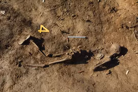 Bộ hài cốt binh sỹ Hàn Quốc trong Chiến tranh Triều Tiên được phát hiện tại dãy núi Arrowhead, nằm ở khu vực biên giới liên Triều ở Cheorwon, tỉnh Gangwon. (Ảnh: Yonhap/TTXVN) 