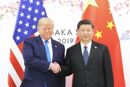 Tổng thống Mỹ Donald Trump (trái) trong cuộc gặp Chủ tịch Trung Quốc Tập Cận Bình tại Osaka, Nhật Bản ngày 29/6/2019. (Ảnh: THX/TTXVN)