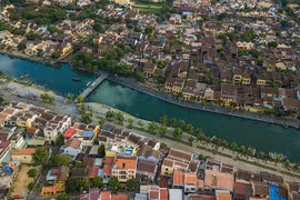 Thành phố Hội An (Quảng Nam) bên bờ sông Hoài. Ảnh: Trọng Đạt/TTXVN)