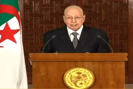 Tổng thống Algeria tạm quyền Abdelkader Bensalah. (Ảnh: AFP/TTXVN)
