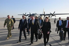 Ngoại trưởng Mỹ Mike Pompeo (giữa) tới Baghdad, Iraq, ngày 9/1/2019. (Ảnh: AFP/TTXVN)