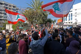 Người biểu tình tập trung tại Beirut, Liban, ngày 24/11/2019. (Ảnh: THX/TTXVN)