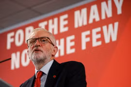 Lãnh đạo Công đảng Jeremy Corbyn phát biểu tại Harlow, Anh, ngày 5/11/2019. (Ảnh: THX/TTXVN)