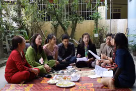 Sinh hoạt câu lạc bộ dân ca ví, giặm phường Vinh Tân, thành phố Vinh, tỉnh Nghệ An. (Ảnh: Bích Huệ/TTXVN)