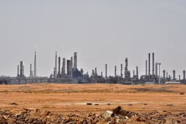 Nhà máy lọc dầu Aramco ở gần khu vực al-Khurj, phía nam thủ đô Riyadh của Saudi Arabia ngày 15/9/2019. (Ảnh: AFP/TTXVN)
