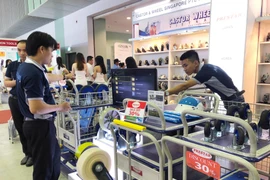 Khách tham quan các gian hàng tại triển lãm MTA Vietnam 2019. (Ảnh: Mỹ Phương/TTXVN)