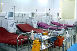 Hệ thống máy móc chạy thận cùng giường bệnh tại (Bệnh viện Hữu nghị Đa khoa tỉnh Nghệ An) đã tạm dừng hoạt động. (Ảnh: Tá Chuyên/TTXVN)