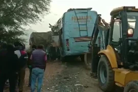 Hiện trường vụ tai nạn giao thông tại huyện Rewa, bang Madhya Pradesh, Ấn Độ, ngày 5/12/2019. (Ảnh: ANI/TTXVN)