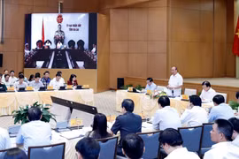 Thủ tướng Nguyễn Xuân Phúc chủ trì Hội nghị trực tuyến toàn quốc về thúc đẩy phân bổ và giải ngân vốn đầu tư công năm 2019. (Ảnh: Thống Nhất/TTXVN)