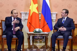 Thủ tướng Nguyễn Xuân Phúc và Thủ tướng Liên bang Nga Dmitri Medvedev. (Ảnh: Thống Nhất/TTXVN)