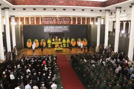 Toàn cảnh lễ truy điệu và đưa tang đồng chí Đồng Sỹ Nguyên. (Ảnh: Văn Điệp/TTXVN) 