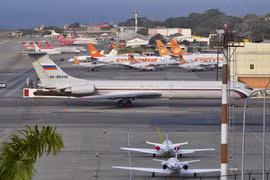 Máy bay Ilyushin Il-62M của Nga chở nhóm quân nhân và trang thiết bị quân sự tới Venezuela ngày 28/3. (Ảnh: AFP/TTXVN) 