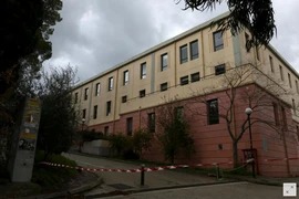 Cảnh sát phong tỏa khu vực xung quanh Đại học Aegean trên đảo Lesbos, Hy Lạp ngày 10/1. (Nguồn: Reuters)