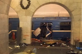 Một toa tàu bị phá hủy sau vụ nổ ở ga tàu điện ngầm Học viện kỹ thuật thành phố Saint Petersburg ngày 3/4. (Nguồn: AFP/TTXVN)