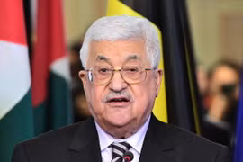 Tổng thống Palestine Mahmoud Abbas phát biểu tại cuộc họp báo ở Brussels, Bỉ ngày 9/2. (Nguồn: AFP/TTXVN)