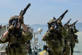 Các binh sỹ Hàn Quốc tham gia cuộc diễn tập ở tỉnh Nam Gyeongsan ngày 21/4. (Nguồn: EPA/TTXVN)