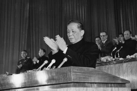 Đồng chí Lê Duẩn đọc Báo cáo chính trị tại Đại hội Đảng toàn quốc lần thứ IV, tổ chức tại Hà Nội từ 14-20/12/1976. (Ảnh: Tư liệu TTXVN)