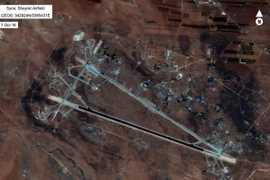 Toàn cảnh sân bay al-Shayrat gần thành phố Homs, ngày 7/4. (Nguồn: EPA/TTXVN)