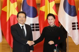 Chủ tịch Quốc hội Nguyễn Thị Kim Ngân đón Chủ tịch Quốc hội Hàn Quốc Chung Sye-kyun. (Ảnh: Trọng Đức/TTXVN)