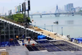 Khu khán đài chính đang được hoàn thiện. (Ảnh: Trần Lê Lâm/TTXVN)