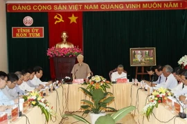 Tổng Bí thư Nguyễn Phú Trọng phát biểu tại buổi làm việc với các đồng chí Ban Thường vụ Tỉnh ủy và cán bộ chủ chốt tỉnh Kon Tum. (Ảnh: Trí Dũng/TTXVN)