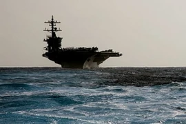 Tàu sân bay chạy bằng năng lượng hạt nhân USS Carl Vinson di chuyển tới bán đảo Triều Tiên sau cuộc tập trận với Australia ngày 19/4. (Nguồn: YONHAP/TTXVN)