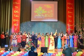Liên hoan đón Tết cổ truyền dân tộc Bính Thân tại Kiev. (Ảnh do Đại sứ quán Việt Nam tại Ukraine cung cấp)
