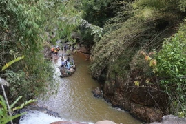 Hiện trường vụ việc tại khu vực thác số 4, thuộc Khu du lịch thác Datanla. (Ảnh: Nguyễn Dũng/TTXVN)