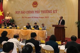 Bộ trưởng Mai Tiến Dũng chia sẻ tại buổi họp báo Chính phủ. (Ảnh: Đức Duy/Vietnam+)