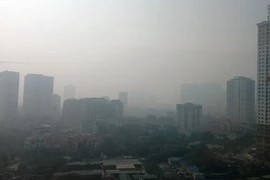 Bầu không khí lúc 8 giờ sáng nay, 2/9, tại khu vực Hoàng Mai, Thanh Trì. (Ảnh: H.V/Vietnam+)