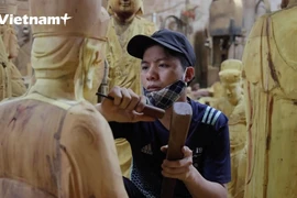 [Video] Về ‘thủ phủ’ đồ thờ Hà Nội nghe chuyện ‘thổi hồn’ cho gỗ