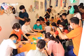 Thiếu nhi Hà Nội hào hứng trải nghiệm văn hóa Nhật Bản. (Ảnh: Hoàng Đạt/Vietnam+)