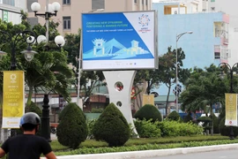 Panô chào mừng Tuần lễ cấp cao APEC 2017 trên các tuyến đường tại Đà Nẵng. (Ảnh: Trần Lê Lâm/TTXVN)