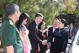 Chủ tịch Quốc hội Nguyễn Thị Kim Ngân đến thăm, nói chuyện thân mật với cán bộ, nhân viên Đại sứ quán Việt Nam và đại diện Việt kiều, học sinh Việt Nam đang sinh sống, học tập tại Australia. (Ảnh: Trọng Đức/TTXVN)