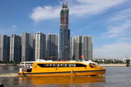 Khai trương tuyến buýt đường sông số 1. (Ảnh: Hoàng Hải/TTXVN)