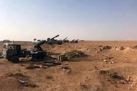 Các đơn vị pháo binh tại làng Suwayiah, gần thành phố Albu Kamal của Syria ngày 10/11. (Nguồn: AFP/TTXVN)