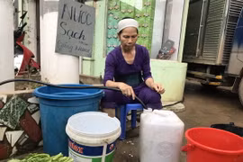 Một điểm bán nước sinh hoạt của người dân thành phố Sơn La. (Ảnh: Hữu Quyết/TTXVN)
