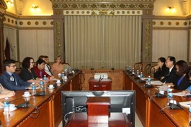 Các đại biểu chụp ảnh lưu niệm sau buổi tiếp. (Ảnh: Thanh Vũ/TTXVN)