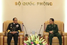 Thượng tướng Phan Văn Giang tiếp Đô đốc Ade Supandi, Tư lệnh Hải quân Indonesia. (Ảnh: Minh Khánh/TTXVN)