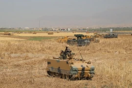 Binh sỹ Thổ Nhĩ Kỳ tuần tra tại khu vực cửa khẩu biên giới Habur giữa Thổ Nhĩ Kỳ và Iraq ngày 18/9. (Nguồn: AFP/TTXVN)