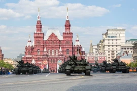 Lễ duyệt binh, diễu hành truyền thống mừng 71 năm Ngày Chiến thắng trong Chiến tranh Vệ quốc vĩ đại (9/5/1945-9/5/2016) tại Thủ đô Moskva, Liên bang Nga. (Ảnh: Tư liệu TTXVN)