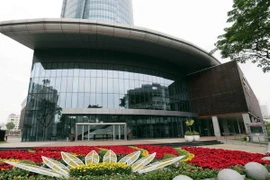 Các thảm hoa tươi được trang trí chào mừng APEC 2017 tại Đà Nẵng. (Ảnh: Trần Lê Lâm/TTXVN)