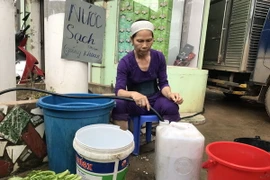 Một điểm bán nước sinh hoạt của người dân thành phố Sơn La. (Ảnh: Hữu Quyết/TTXVN)