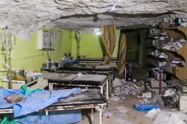 Một bệnh viện bị tàn phá sau vụ tấn công được cho là có sử dụng khí độc ở thị trấn Idlib, miền tây bắc Syria ngày 4/4. (Nguồn: AFP/TTXVN)