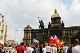 Míttinh phản đối việc Séc tiếp nhận thêm người nhập cư ở Prague. (Ảnh: Trần Quang Vinh/Vietnam+) 