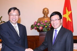  Phó Thủ tướng, Bộ trưởng Ngoại giao Phạm Bình Minh tiếp Bí thư Thường trực Bộ Ngoại giao Singapore Chee Wee Kiong (Ảnh: Thống Nhất/TTXVN) 